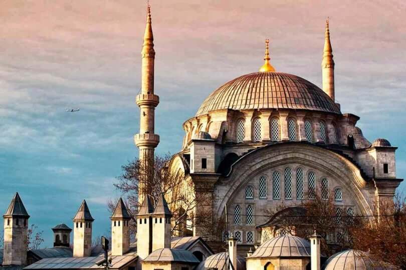 İSTANBUL'DA SURİÇİ SELATİN CAMİLERİ